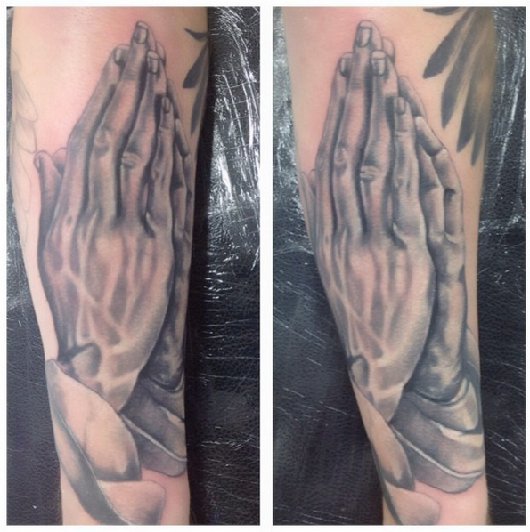 Praying hands by Vicki